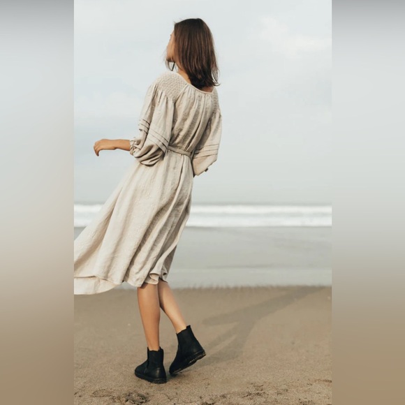 RARE FIND- INNIKA CHOO smock size 1. White, 100% linen. - Picture 3 of 15